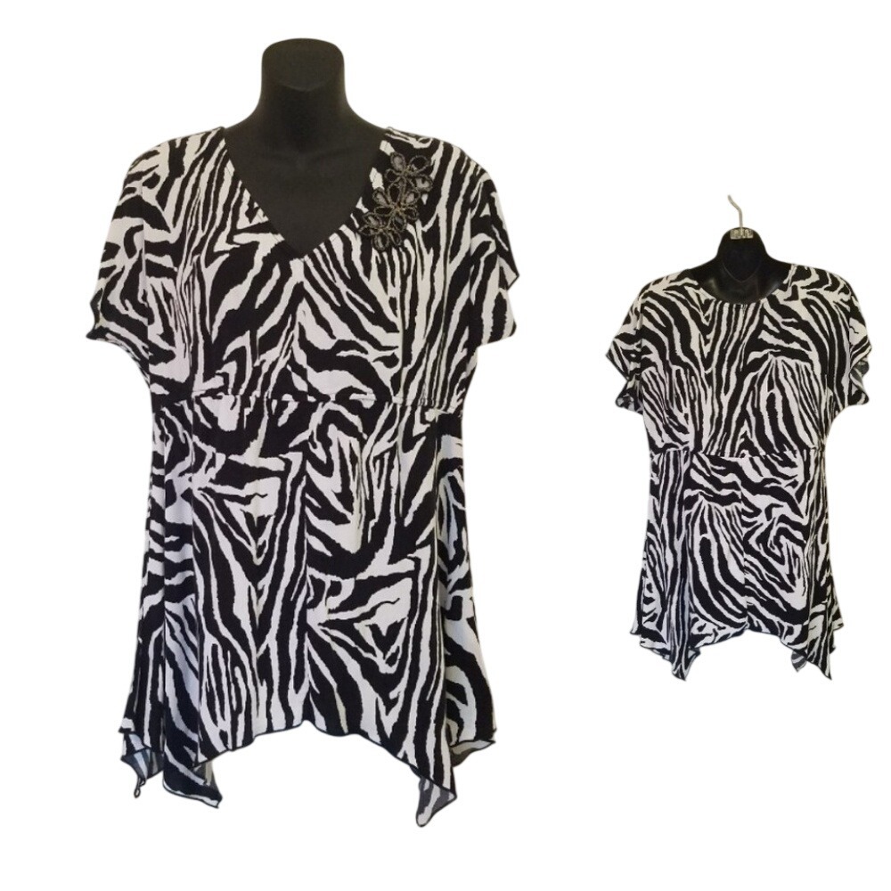 ❤ Cato Zebra Shark Hem V-neck Blouse Size Large